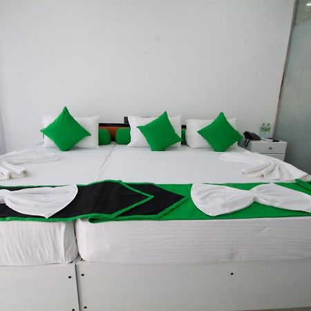 Avora Hotel Kandy Extérieur photo